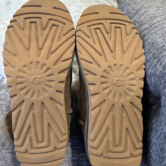 UGG Bailey Button Shearling Boots – Dry Leaf Brown – Women’s Size 8 Fur lined - Picture 6 of 10